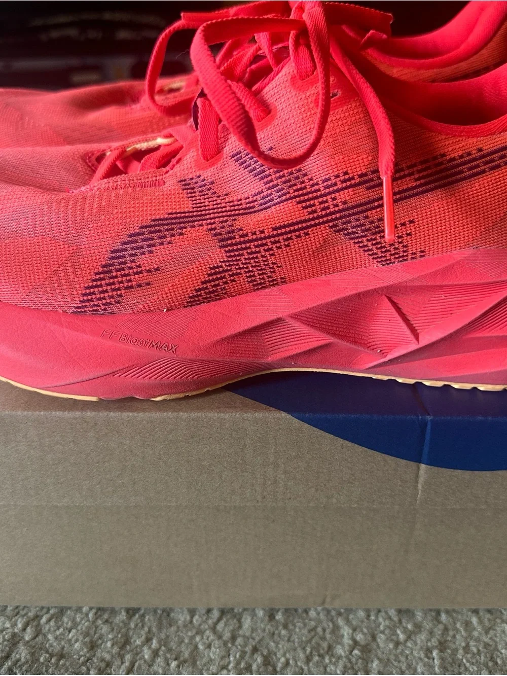 ASICS Novablast 5 - Picture 2 of 5